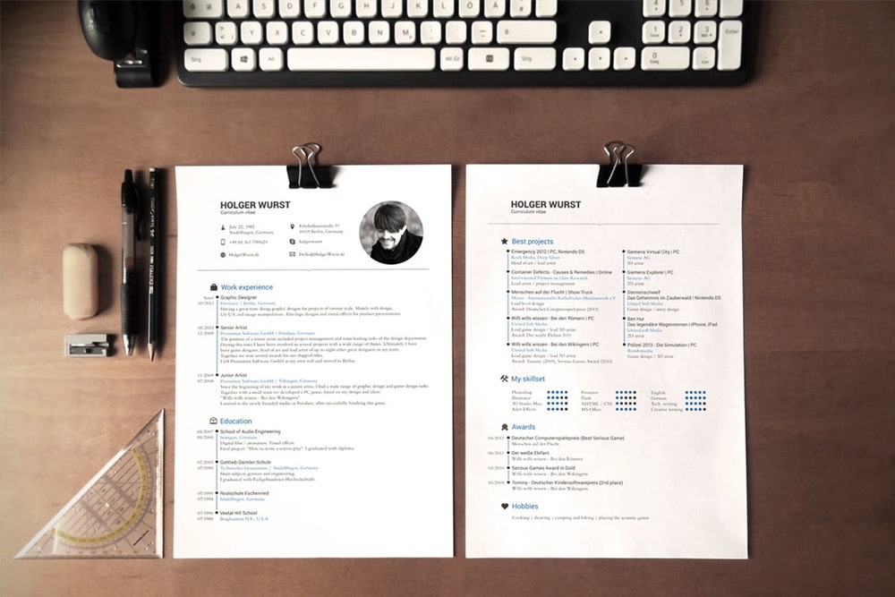 CV Mockup PSD on Desk