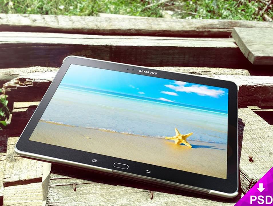 Samsung Galaxy Tab 5 Wood Mockup
