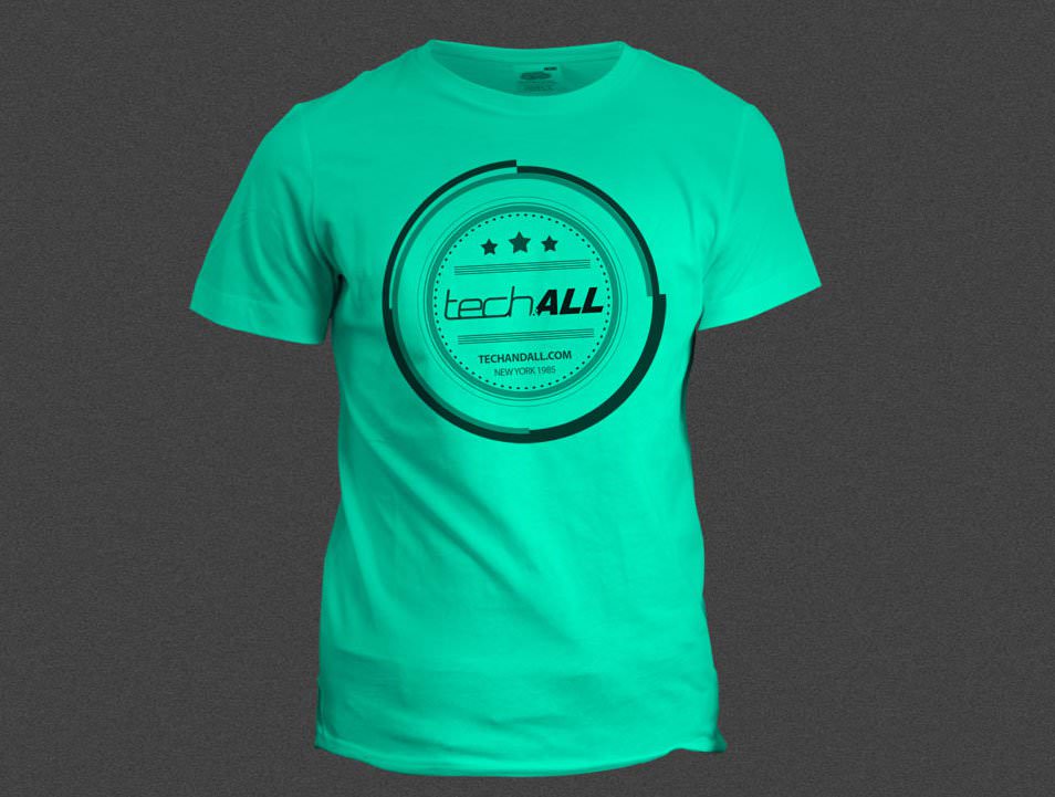 T-Shirt Mockup using SmartObject .PSD